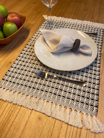 Kit Jogo Americano 6 peças + Caminho de Mesa Relíquia Preto 100% Algodão - Feito à Mão | Casa Naduni