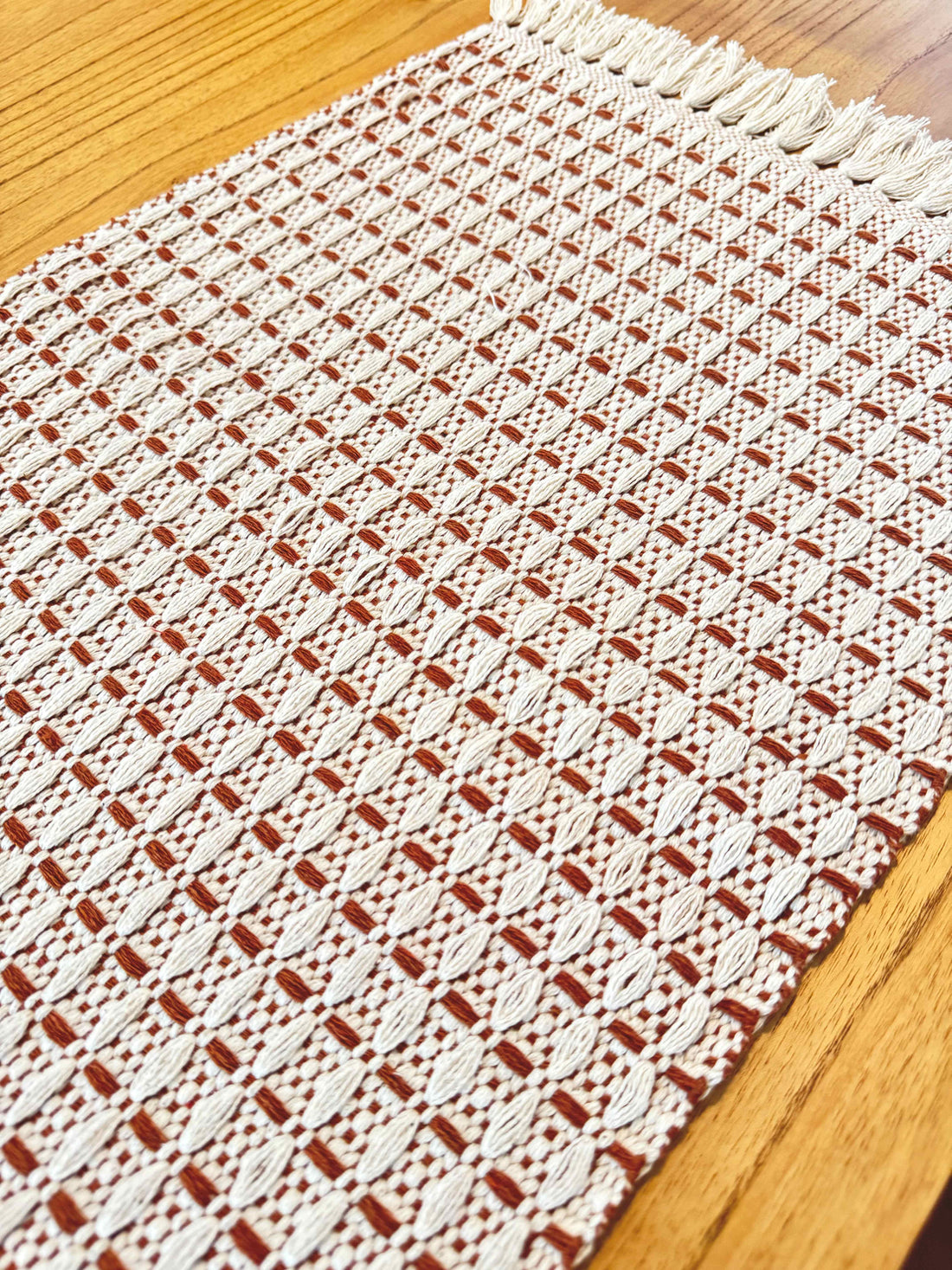 Caminho de Mesa Relíquia Terracota 100% Algodão - Feito à Mão | Casa Naduni | 0,33x1,50